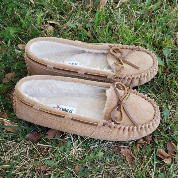 Minnetonka Shoes - Minnetonka Womens Cally Faux Fur Suede Moccasin Slippers Size 7 Cozy Comfort